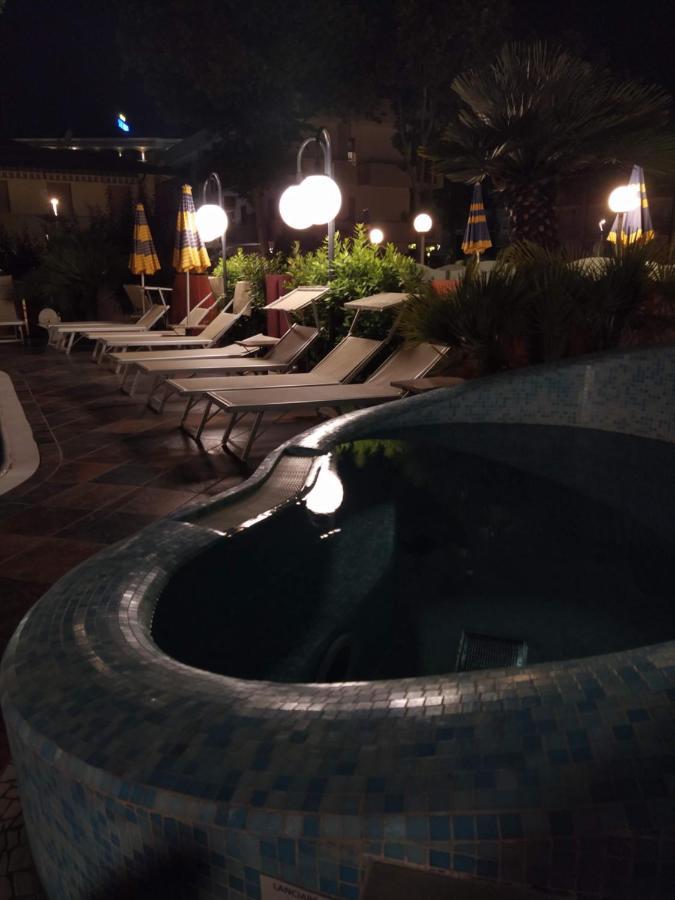 Hotel Prestigio เชเซนาติโก ภายนอก รูปภาพ
