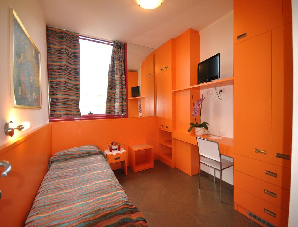 Hotel Prestigio เชเซนาติโก ภายนอก รูปภาพ