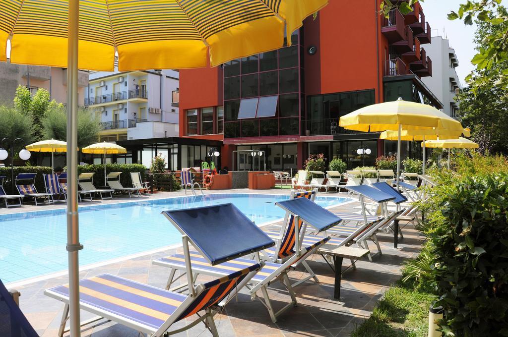 Hotel Prestigio เชเซนาติโก ภายนอก รูปภาพ