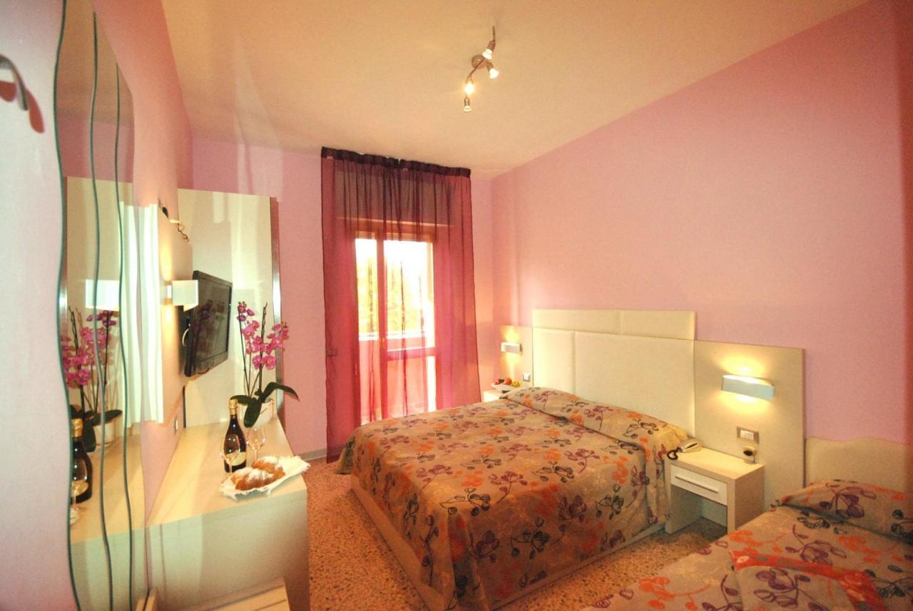 Hotel Prestigio เชเซนาติโก ภายนอก รูปภาพ