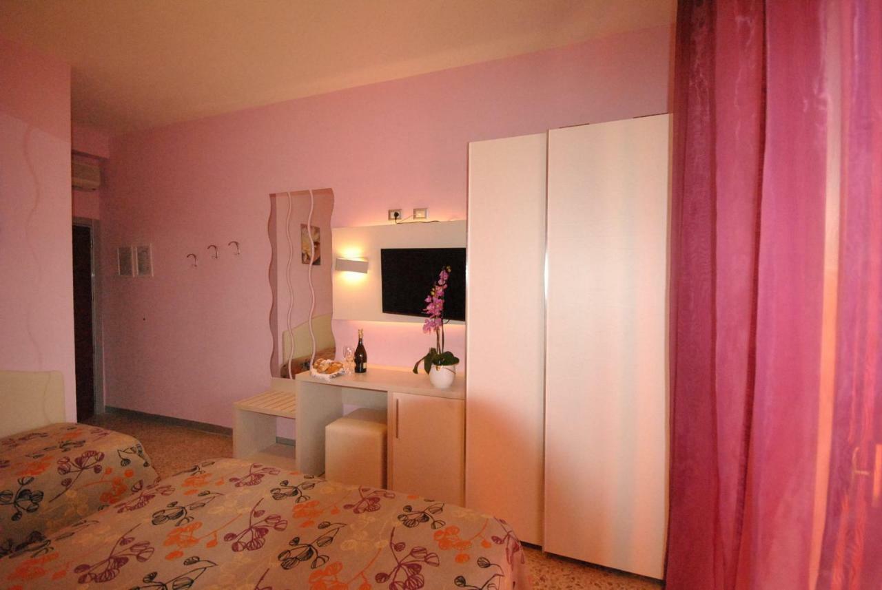 Hotel Prestigio เชเซนาติโก ภายนอก รูปภาพ